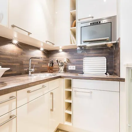 Apartment Mittelweg App Five
